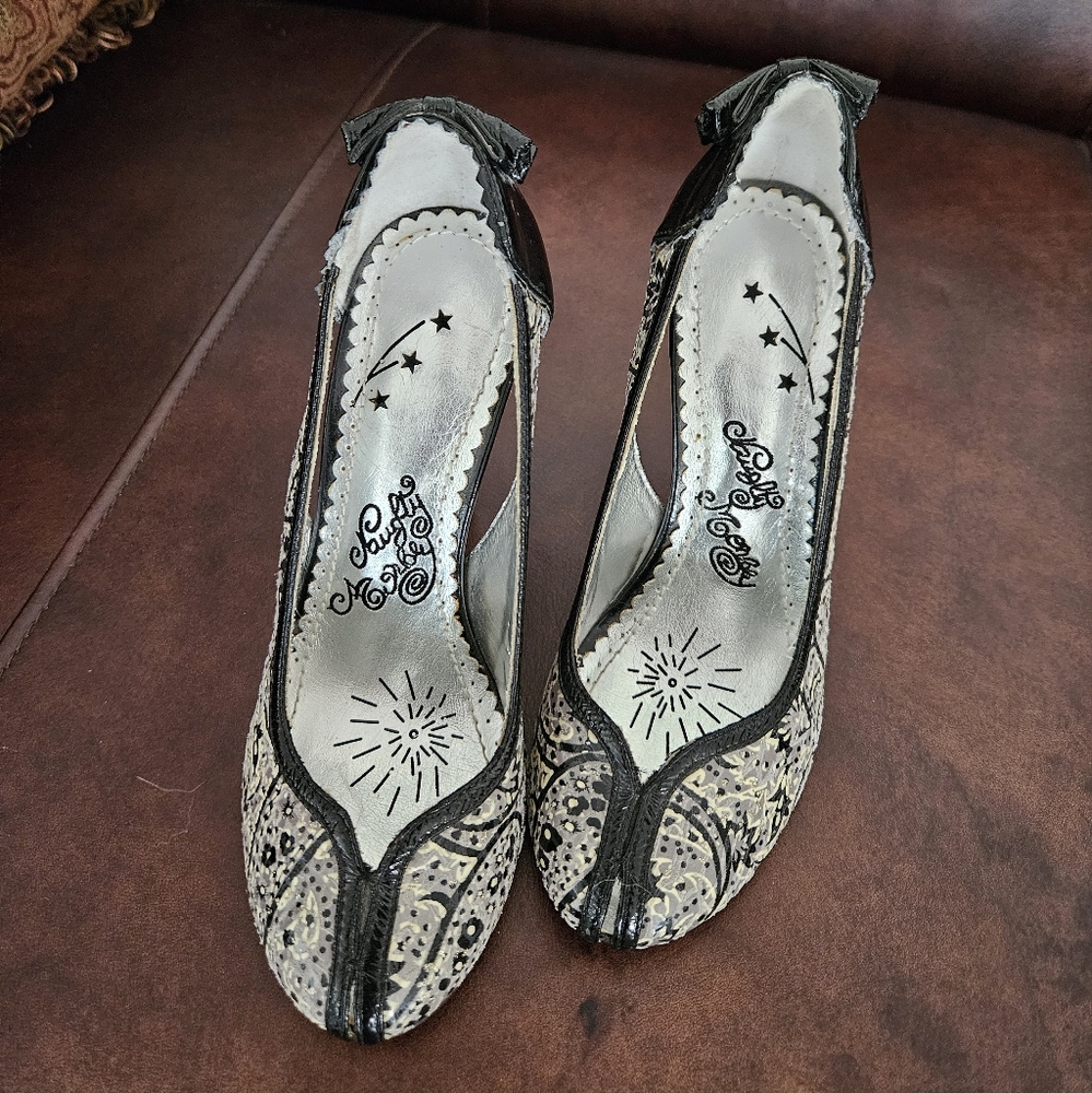 Naughty Monkey size 6 shoe